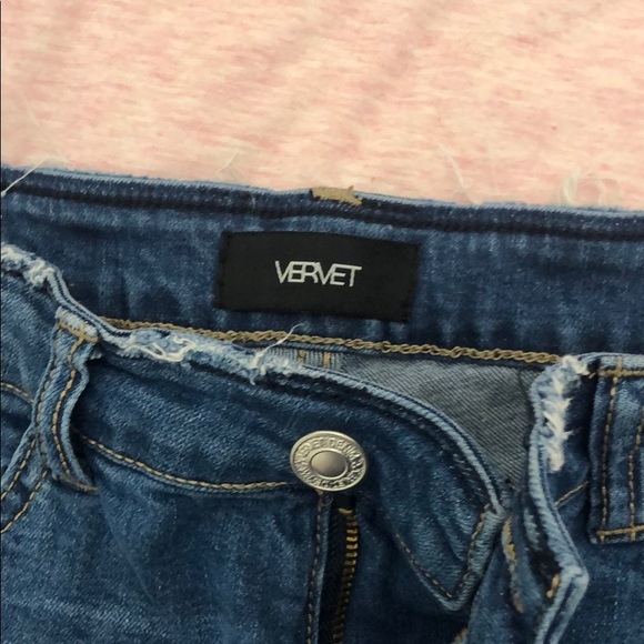 Jean shorts with butterfly patches on the pockets - Picture 3 of 3